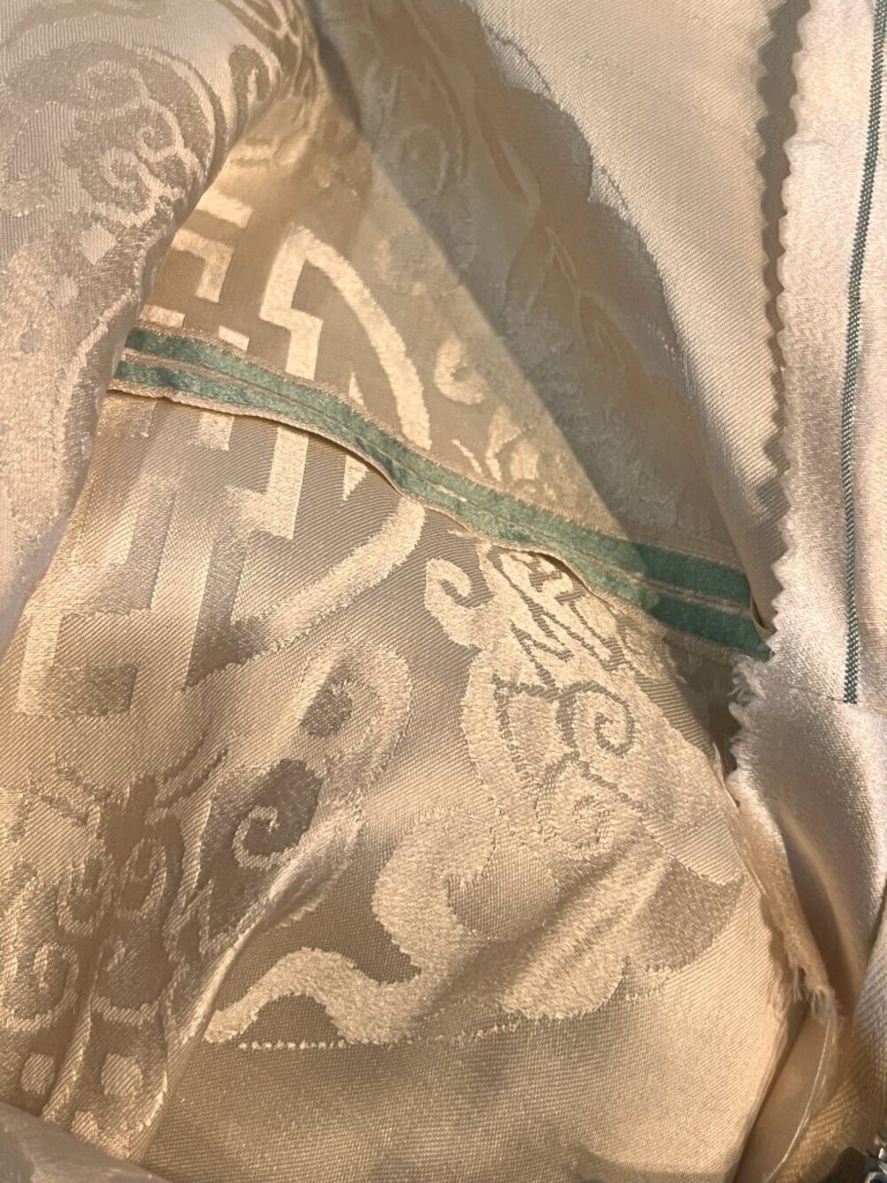 VINTAGE 50'S JOHN DOYLE BISHOP SEATTLE ASIAN INSPIRED SATIN DRESS IVORY & GOLD - Picture 13 of 15